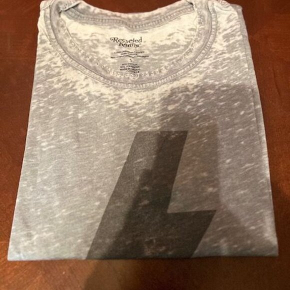 Recycled karma AC/DC Womens‎ Graphic T-Shirt Gray Lightning Bolt Distressed Look - Picture 3 of 8